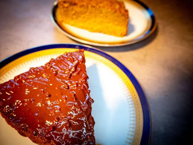 Möhrenkuchen mit und ohne Schokoladenguss